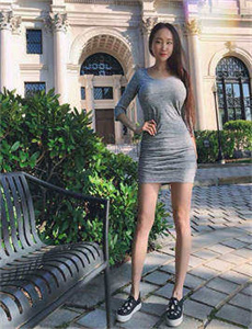 《三更2之饺子-女生迈开腿打扑克又痛又叫》
